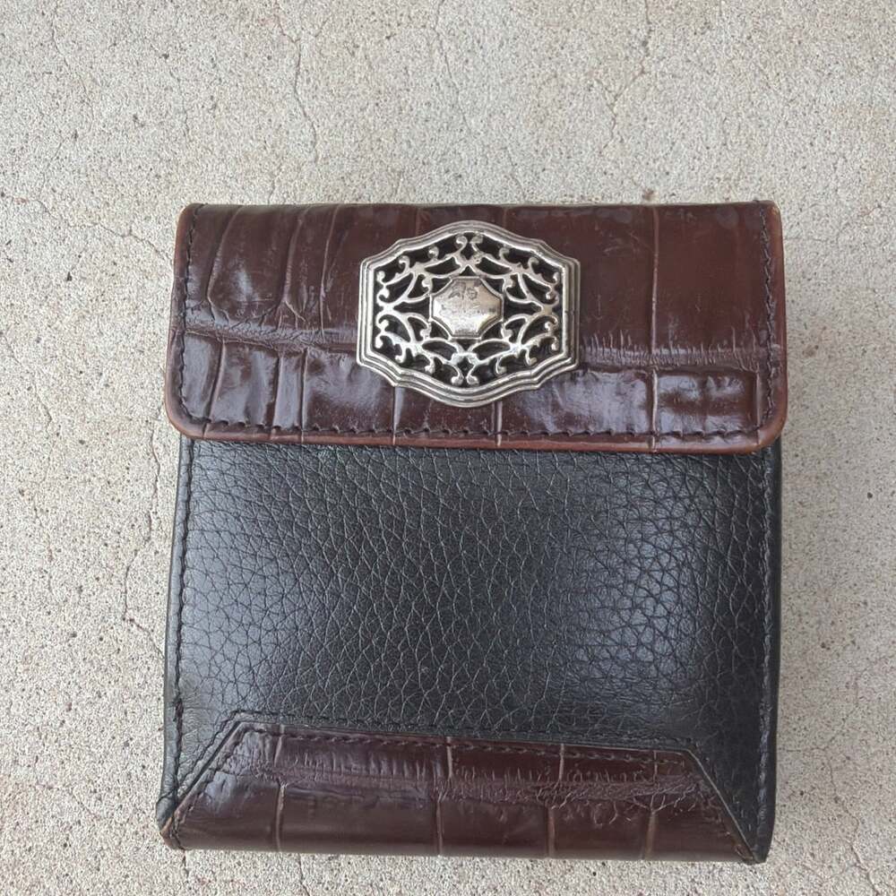 Brighton Black Pebble & Brown Croc Embossed Leather Wallet w/ Silver Medallions